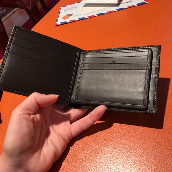 New never used genuine Coach black leather wallet - Picture 3 of 7